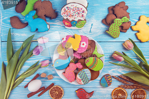 Image of Tulips and gingerbread cookies