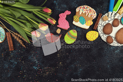 Image of Tulips and gingerbread cookies