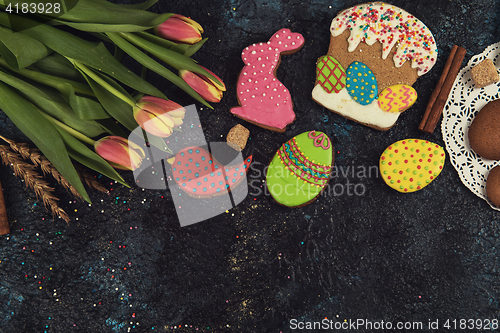 Image of Tulips and gingerbread cookies