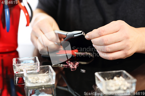 Image of Creating jewelry.