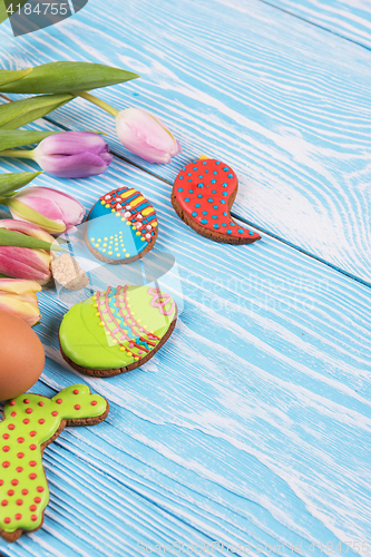 Image of Tulips and gingerbread cookies