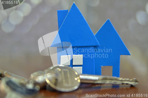 Image of Bunch of keys with house shaped cardboard