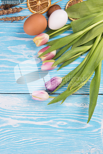 Image of Tulips and gingerbread cookies