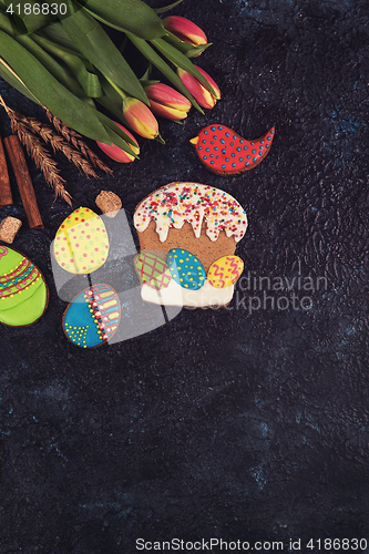 Image of Tulips and gingerbread cookies