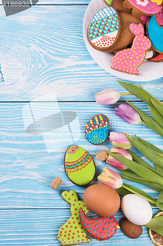 Image of Tulips and gingerbread cookies