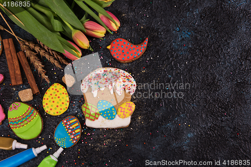 Image of Tulips and gingerbread cookies