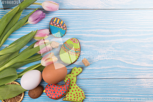 Image of Tulips and gingerbread cookies