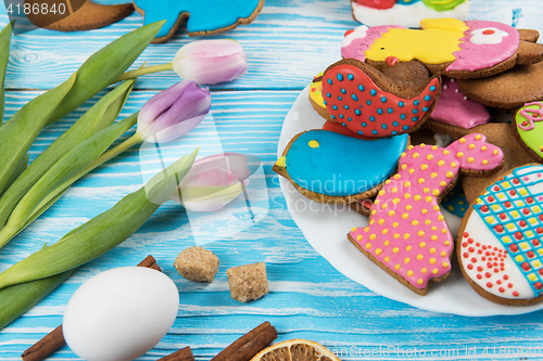 Image of Tulips and gingerbread cookies