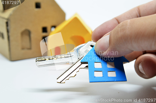 Image of Keys with house shaped cardboard  