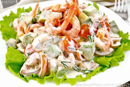 Image of Salad with shrimp and avocado in plate