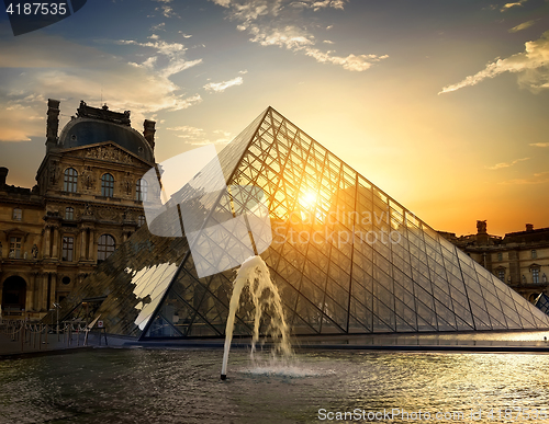 Image of Fountain of Louvre