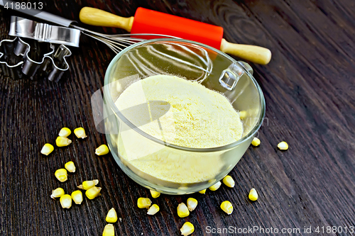 Image of Flour corn in cup with grains on dark board