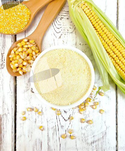 Image of Flour corn in bowl on board top