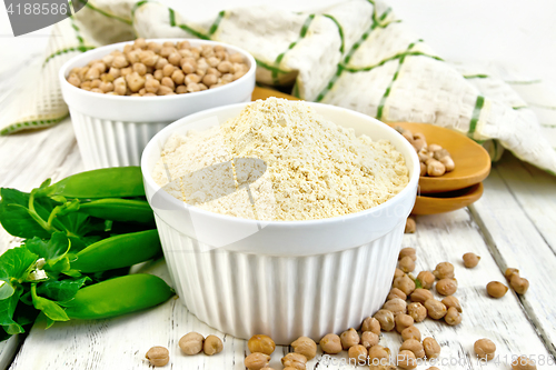 Image of Flour chickpeas in white bowl on light board