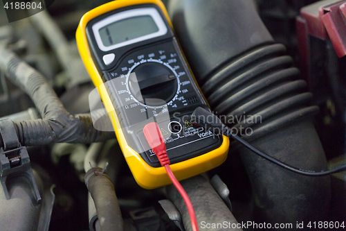 Image of multimeter or voltmeter testing car battery