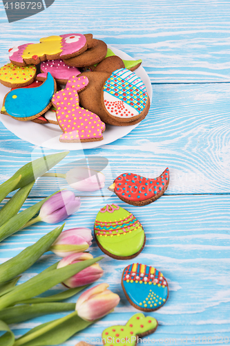 Image of Tulips and gingerbread cookies