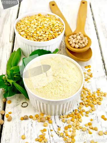 Image of Flour pea and split pease in bowls and spoons on light board