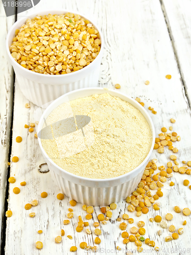 Image of Flour pea and split pease in white bowls on board