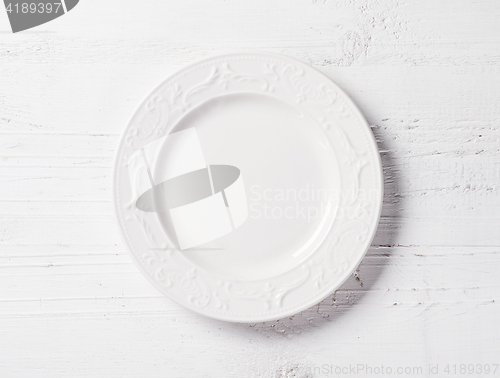 Image of empty plate on white wooden table