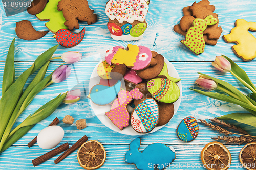 Image of Tulips and gingerbread cookies