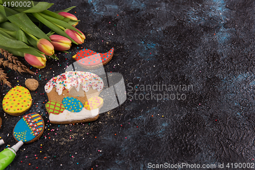 Image of Tulips and gingerbread cookies