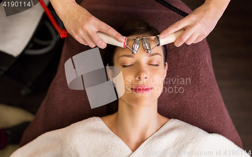 Image of woman having hydradermie facial treatment in spa