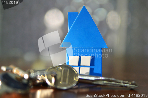 Image of Bunch of keys with house shaped cardboard