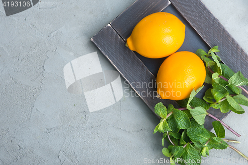 Image of lemon with mint