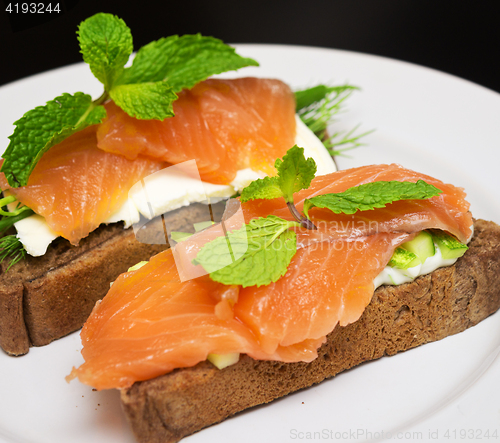 Image of sandwiche with red fish