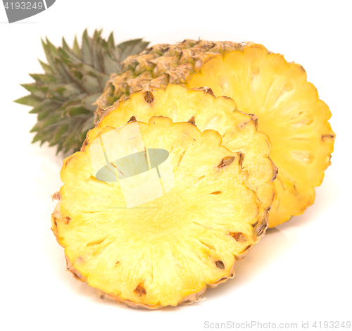 Image of ripe pineapple