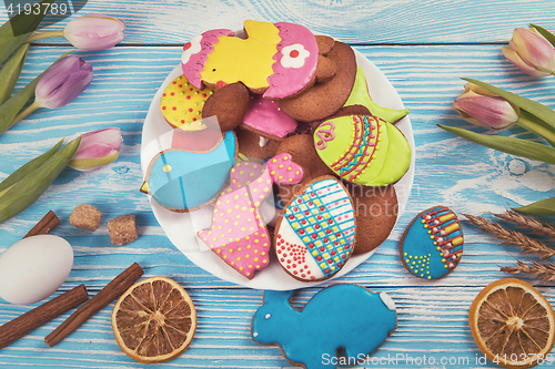 Image of Tulips and gingerbread cookies