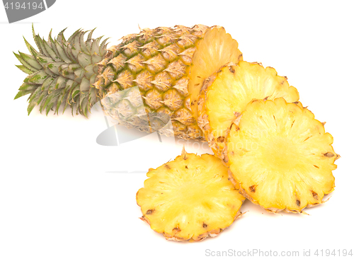 Image of ripe pineapple