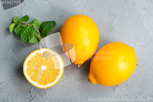 Image of lemon with mint