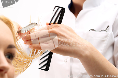 Image of Chinese knife  At the hairdresser, hair cut with a razor