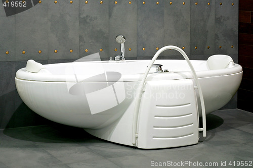 Image of Oval bathtub
