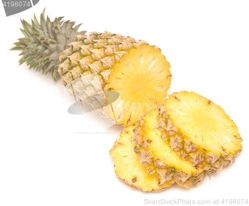 Image of ripe pineapple