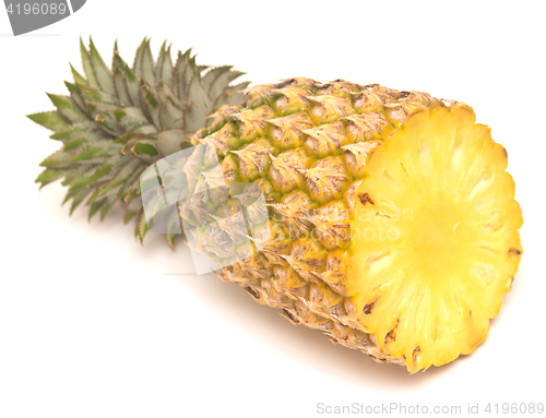 Image of ripe pineapple