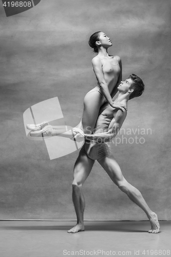 Image of Couple of ballet dancers posing over gray background