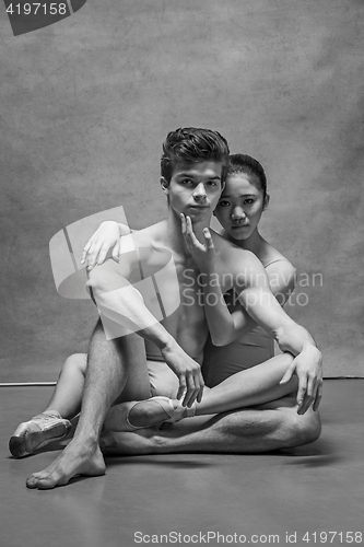 Image of Couple of ballet dancers posing over gray background