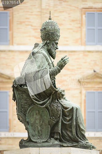 Image of Statue Pope Sixtus V