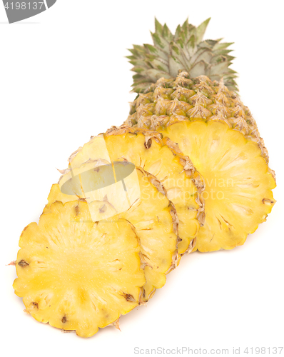 Image of ripe pineapple