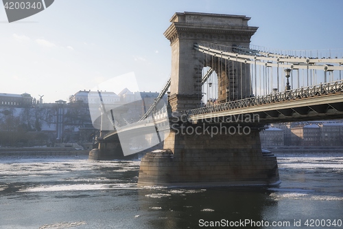 Image of Chainbridge at daytime with icy Danube