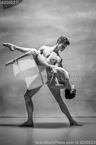 Image of Couple of ballet dancers posing over gray background