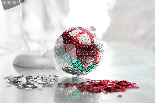 Image of Sequin bauble