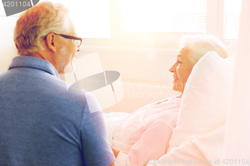 Image of senior couple meeting at hospital ward