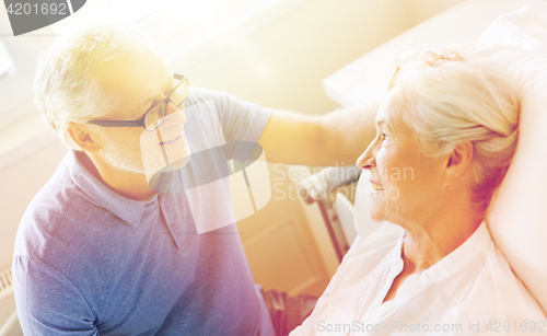 Image of senior couple meeting at hospital ward