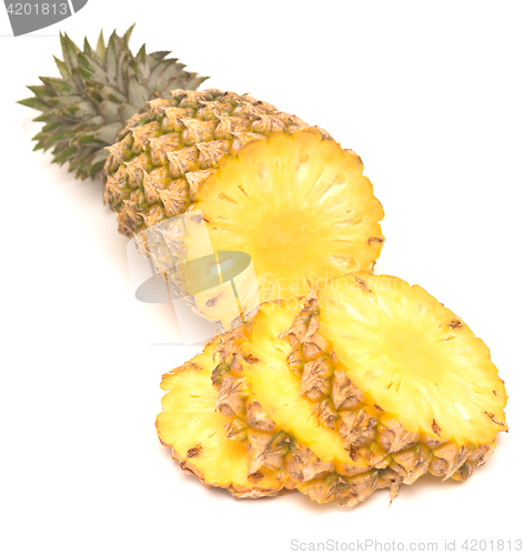 Image of ripe pineapple