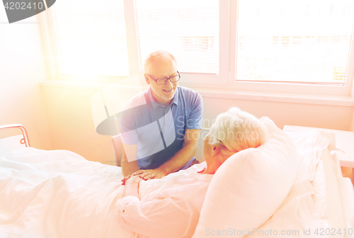 Image of senior couple meeting at hospital ward