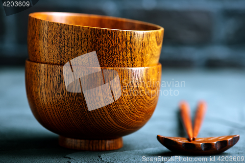 Image of wood bowl with wooden chopsticks