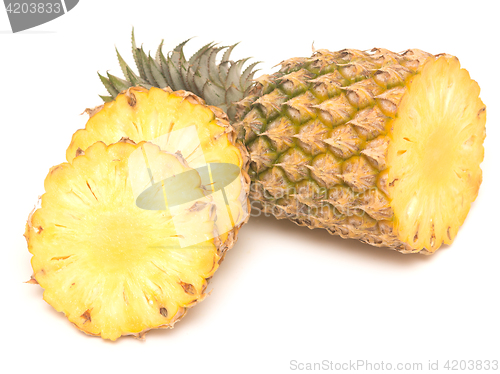 Image of ripe pineapple